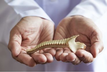 Qual o médico especialista em coluna?